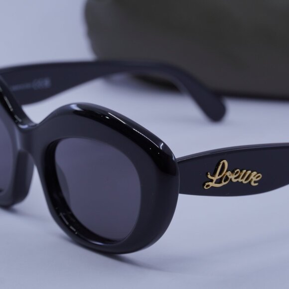 Loewe LW40153I 01A Cat Eye Sunglasses – Shiny Black\\Smoke main image 4